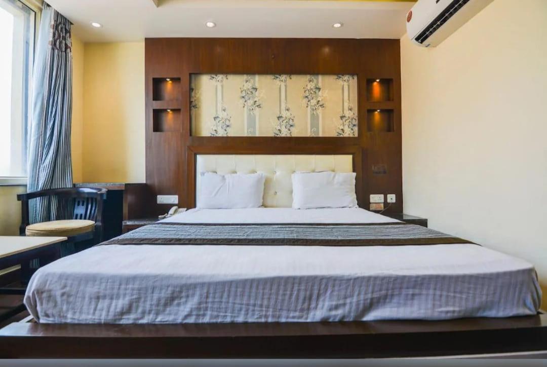 Hotel Opulence Pathānkot Pokoj fotografie